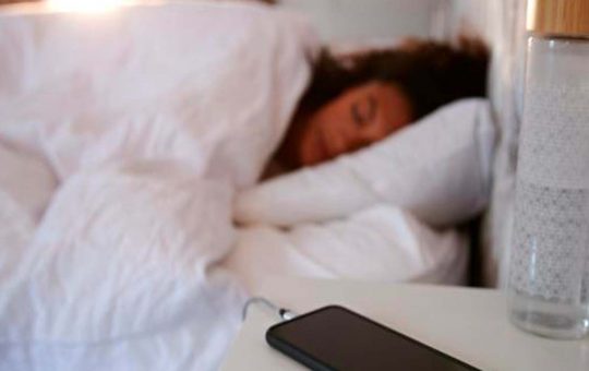 Apagar el móvil mientras duermes