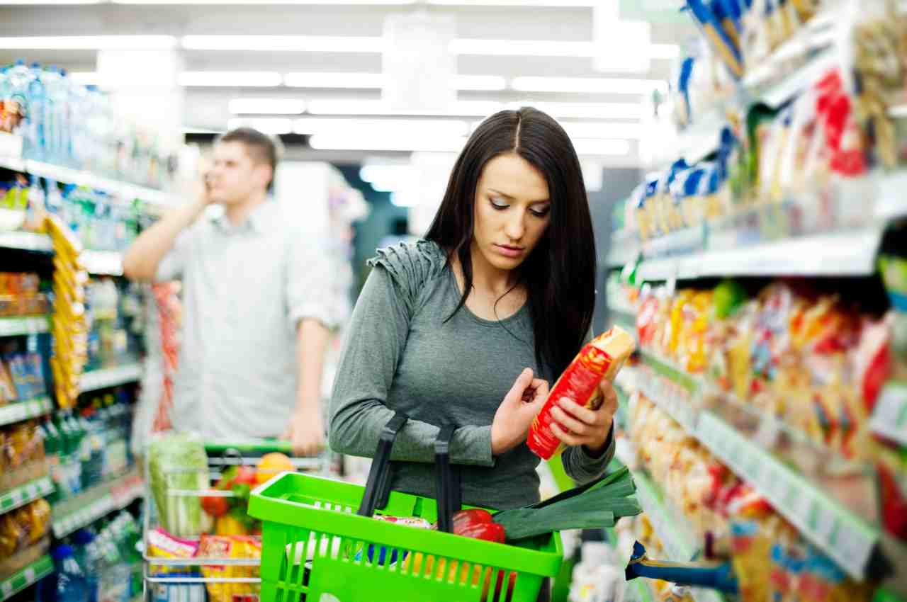 distraerse mientras hace las compras